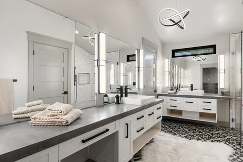 $1,225,000 | 9207 Claxton Drive, Austin, TX 78736
