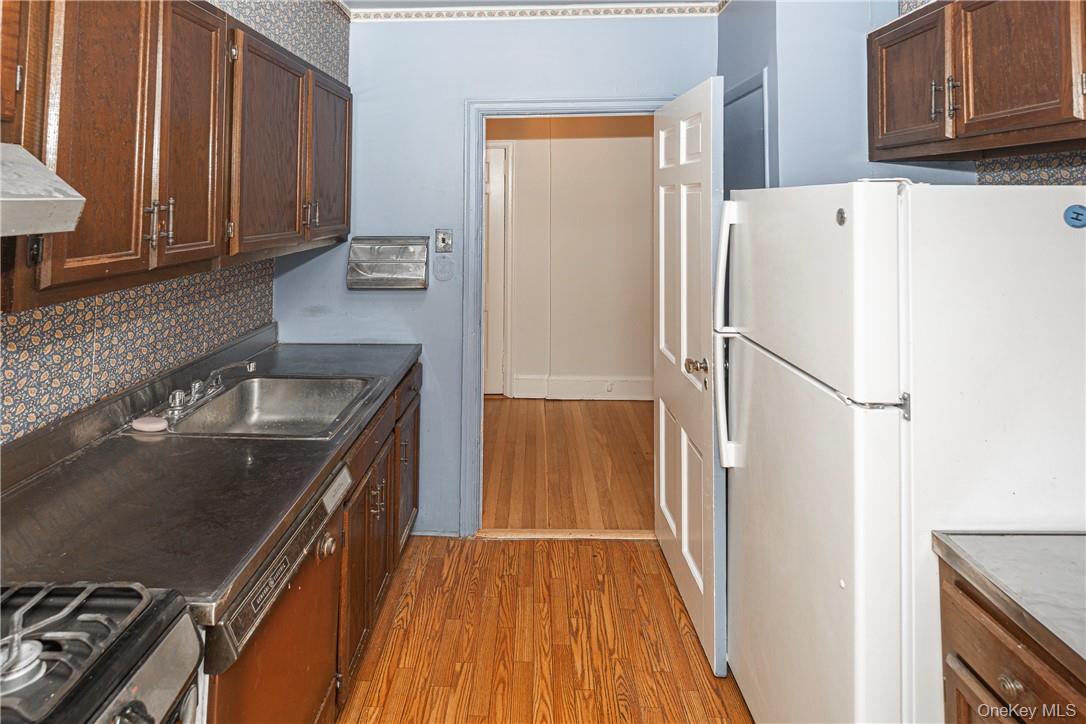 270 Bronxville Road, Unit B63 Bronxville, NY 10708 - Photo 13 of 25 a kitchen with a sink a refrigerator freezer a stove and a cabinets