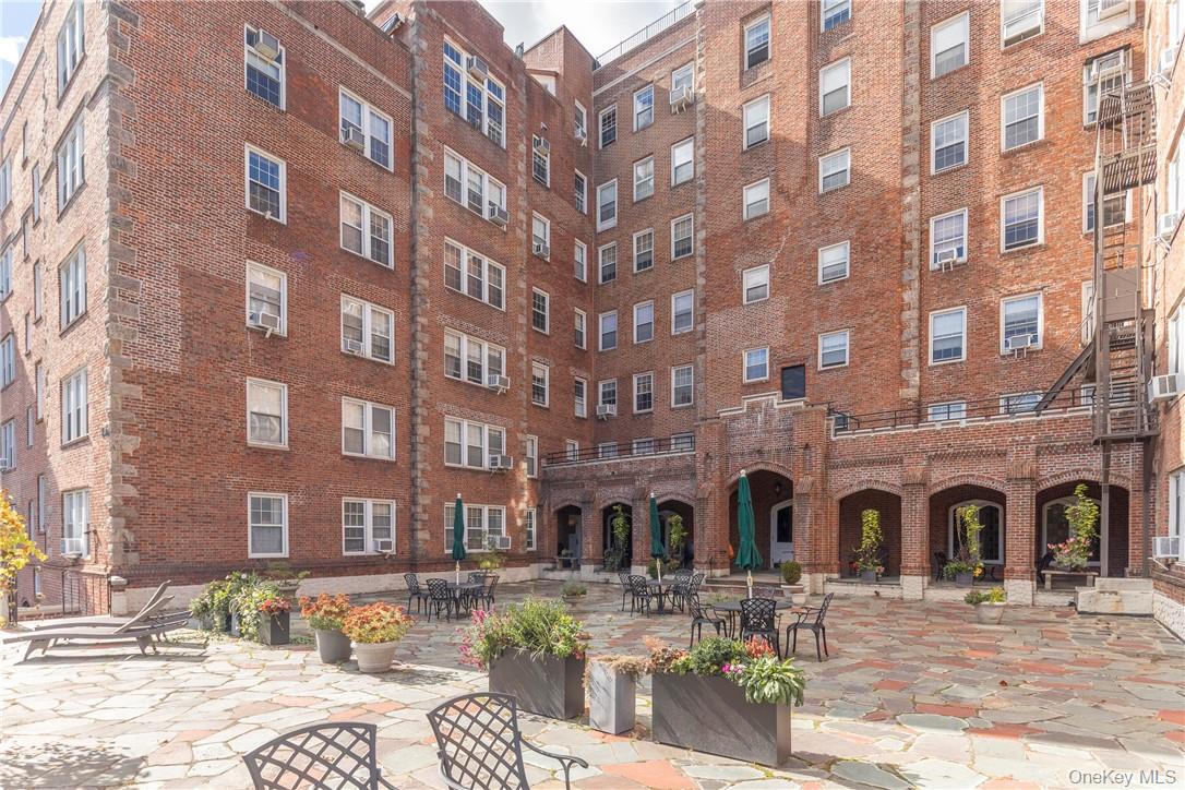 270 Bronxville Road, Unit B63 Bronxville, NY 10708 - Photo 24 of 25 a front view of a building