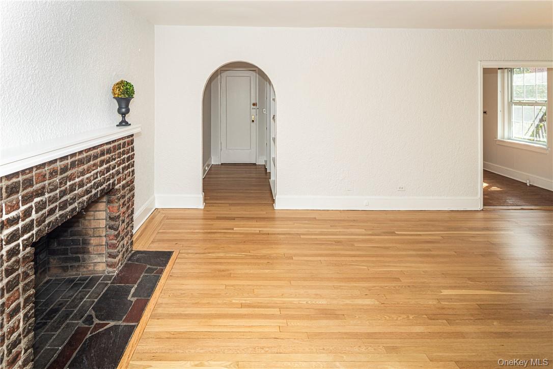 270 Bronxville Road, Unit B63 Bronxville, NY 10708 - Photo 7 of 25 a view of empty room with wooden floor and fan