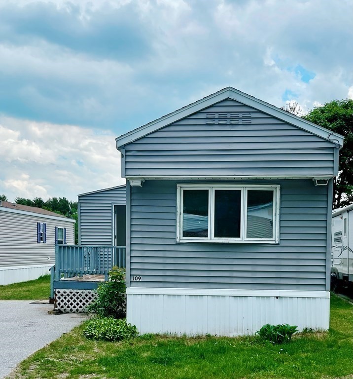 270 Littleton Road, Unit 109 Chelmsford, MA 01824 - Photo 31 of 41 a front view of a house with garden