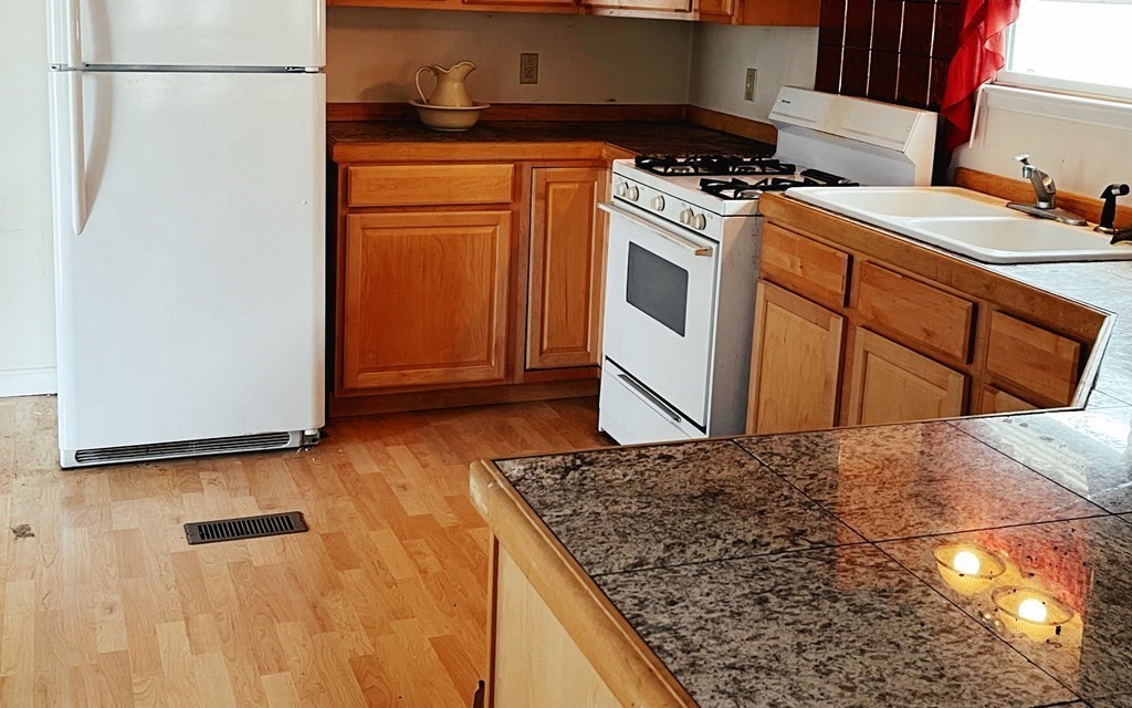 270 Littleton Road, Unit 109 Chelmsford, MA 01824 - Photo 7 of 41 a kitchen with a stove top oven and cabinets