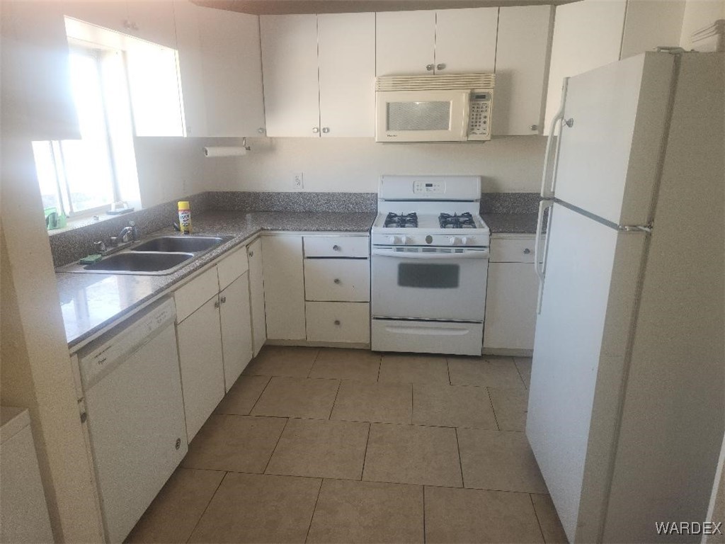352 Rio Grande Court Bullhead City, AZ 86442 - Photo 4 of 14 a kitchen with a stove a sink and a refrigerator