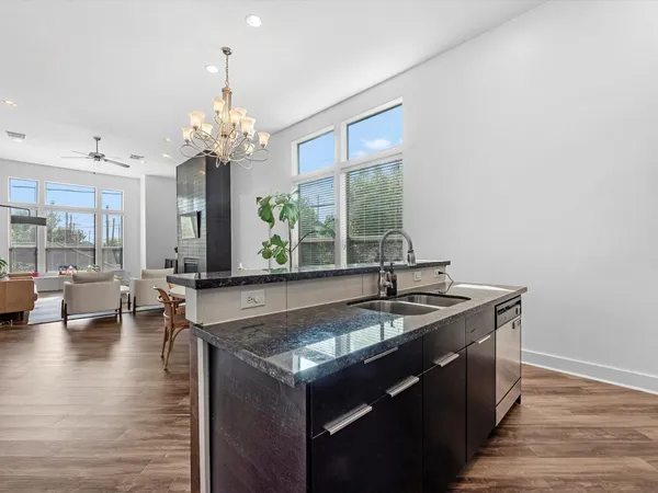 $2,600 | 3421 Gillespie Street, Houston, TX 77020