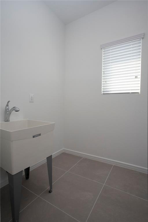 14184 Hammock Crest Way Riverview, FL 33569 - Photo 45 of 54 a bathroom with a window and a roof