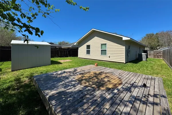 a view of a back yard of the house