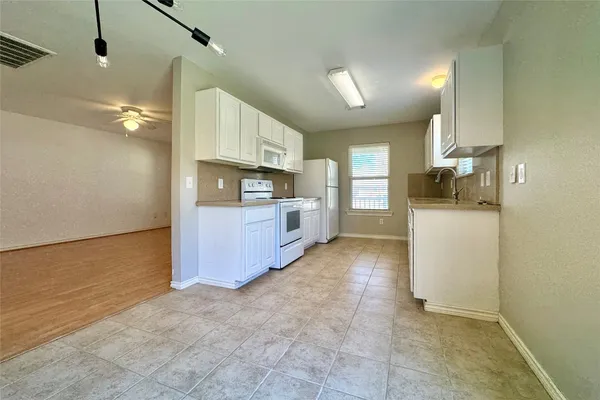 $1,500 | 3455 Angel Lane, Houston, TX 77045