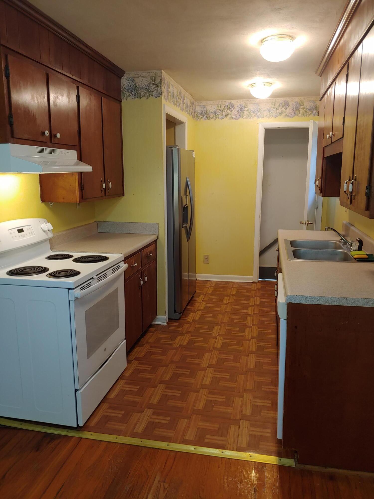 3947 Welcome Valley Road Southeast Roanoke, VA 24014 - Photo 4 of 10 Kitchen