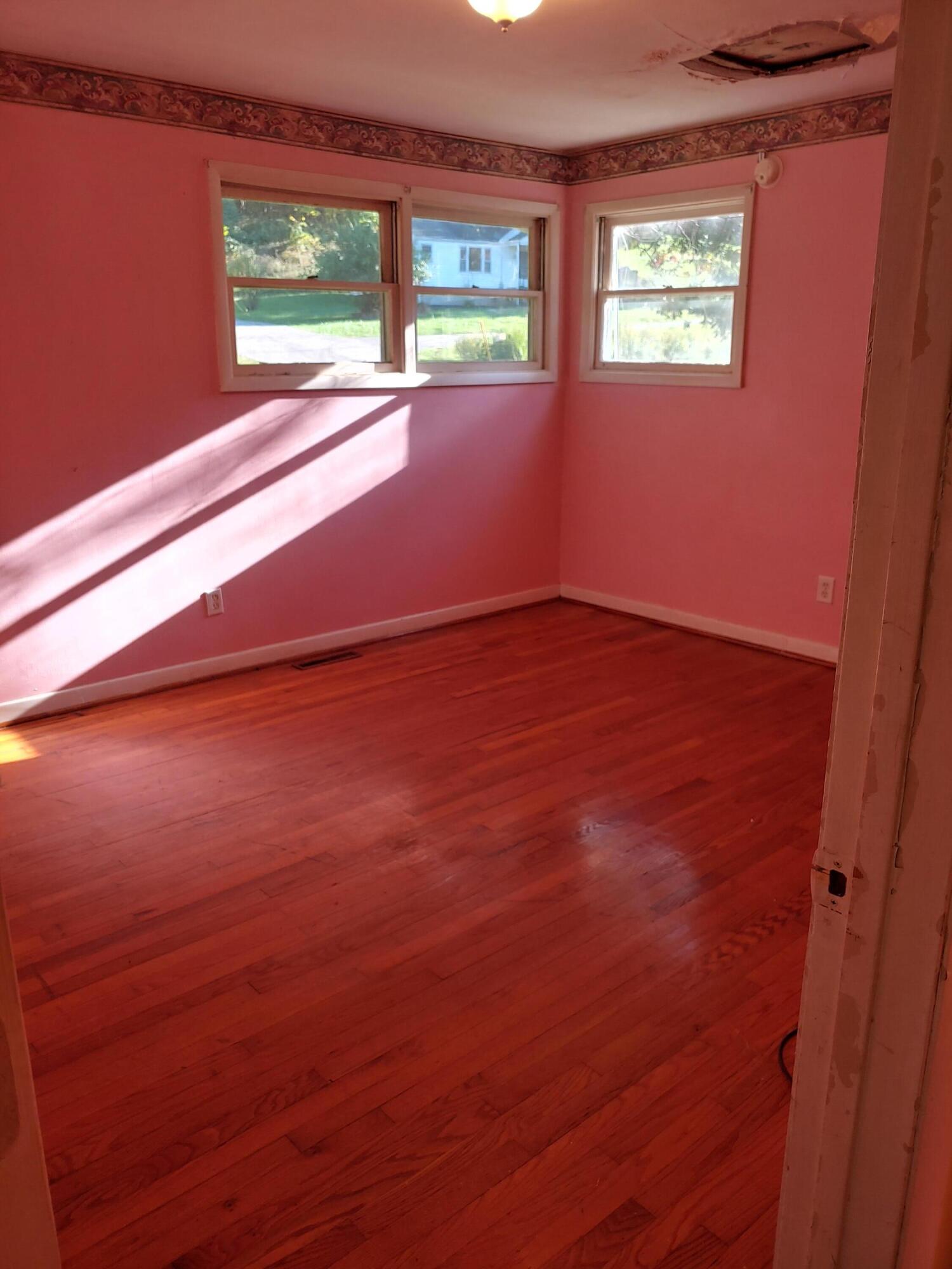 3947 Welcome Valley Road Southeast Roanoke, VA 24014 - Photo 7 of 10 Bedroom 2