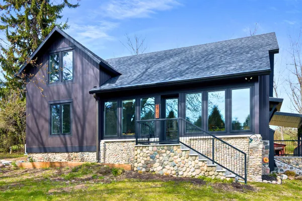 $1,200,000 | 2768 South Center Highway, Suttons Bay, MI 49682