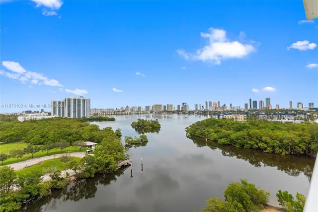 $999,000 | 16385 Biscayne Boulevard, Unit 1007, North Miami Beach, FL 33160