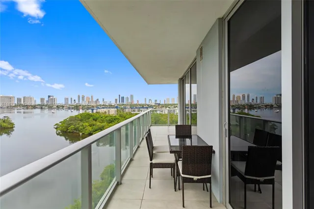 $999,000 | 16385 Biscayne Boulevard, Unit 1007, North Miami Beach, FL 33160