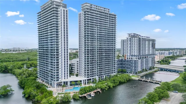 $999,000 | 16385 Biscayne Boulevard, Unit 1007, North Miami Beach, FL 33160
