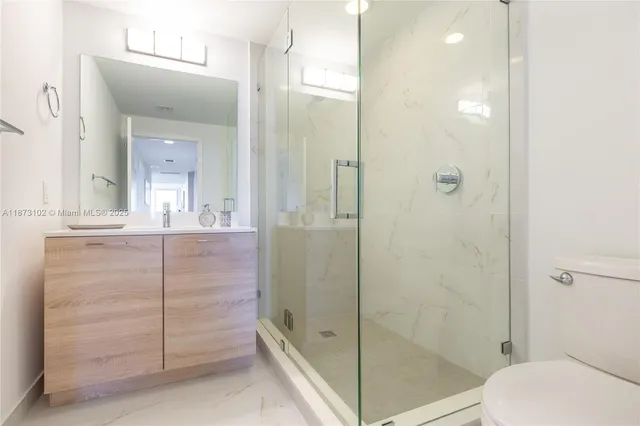 $999,000 | 16385 Biscayne Boulevard, Unit 1007, North Miami Beach, FL 33160