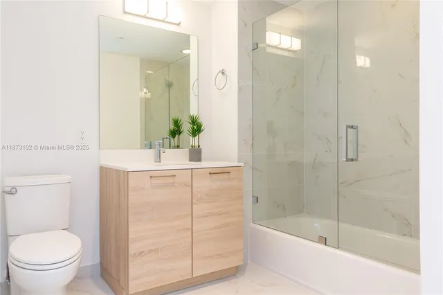 $999,000 | 16385 Biscayne Boulevard, Unit 1007, North Miami Beach, FL 33160