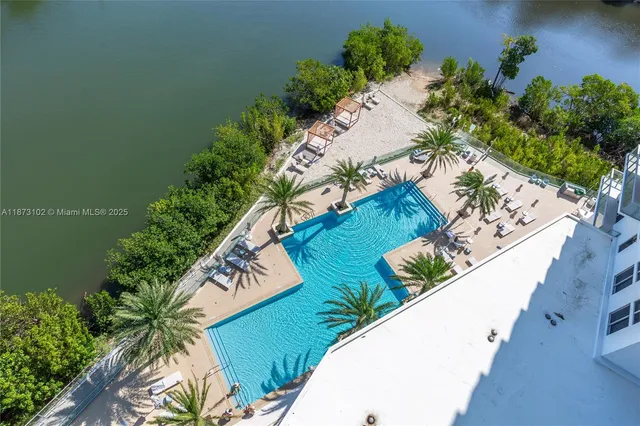 $999,000 | 16385 Biscayne Boulevard, Unit 1007, North Miami Beach, FL 33160