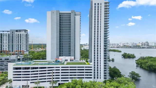 $999,000 | 16385 Biscayne Boulevard, Unit 1007, North Miami Beach, FL 33160