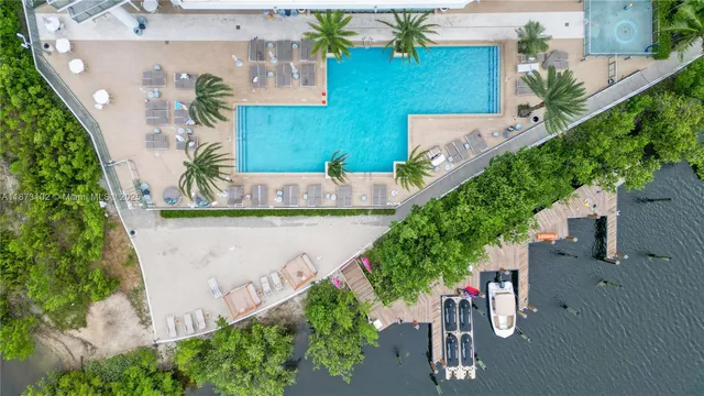 $999,000 | 16385 Biscayne Boulevard, Unit 1007, North Miami Beach, FL 33160