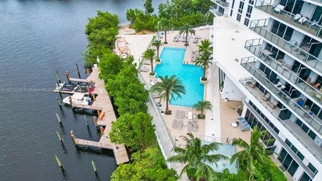 $999,000 | 16385 Biscayne Boulevard, Unit 1007, North Miami Beach, FL 33160