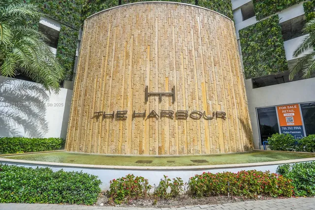 $999,000 | 16385 Biscayne Boulevard, Unit 1007, North Miami Beach, FL 33160