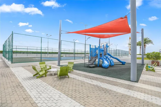 $999,000 | 16385 Biscayne Boulevard, Unit 1007, North Miami Beach, FL 33160