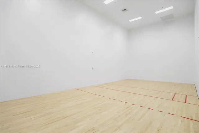 $999,000 | 16385 Biscayne Boulevard, Unit 1007, North Miami Beach, FL 33160