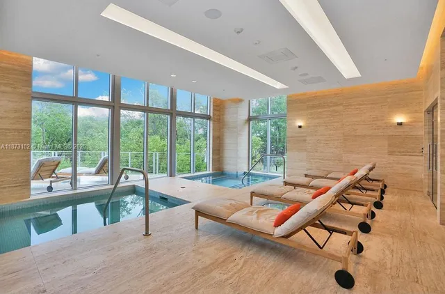 $999,000 | 16385 Biscayne Boulevard, Unit 1007, North Miami Beach, FL 33160