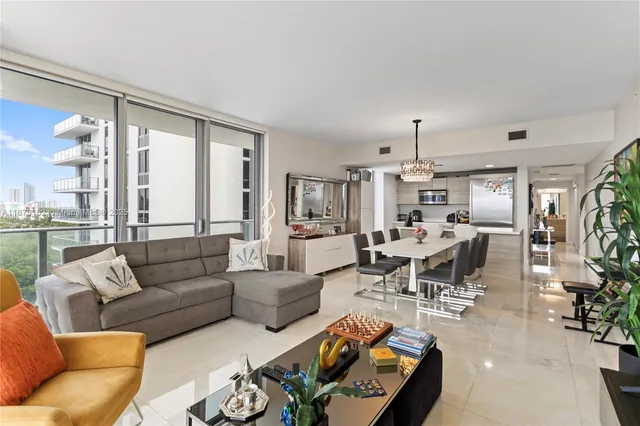 $999,000 | 16385 Biscayne Boulevard, Unit 1007, North Miami Beach, FL 33160