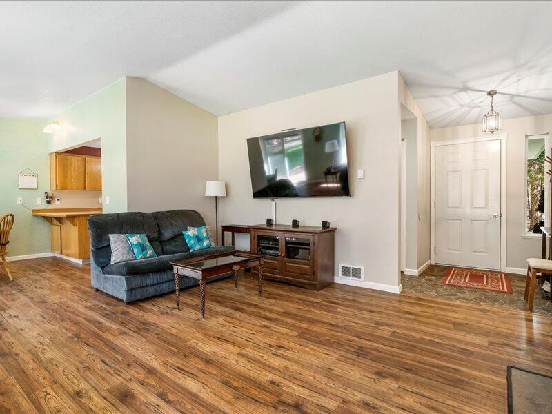 06-Living Area