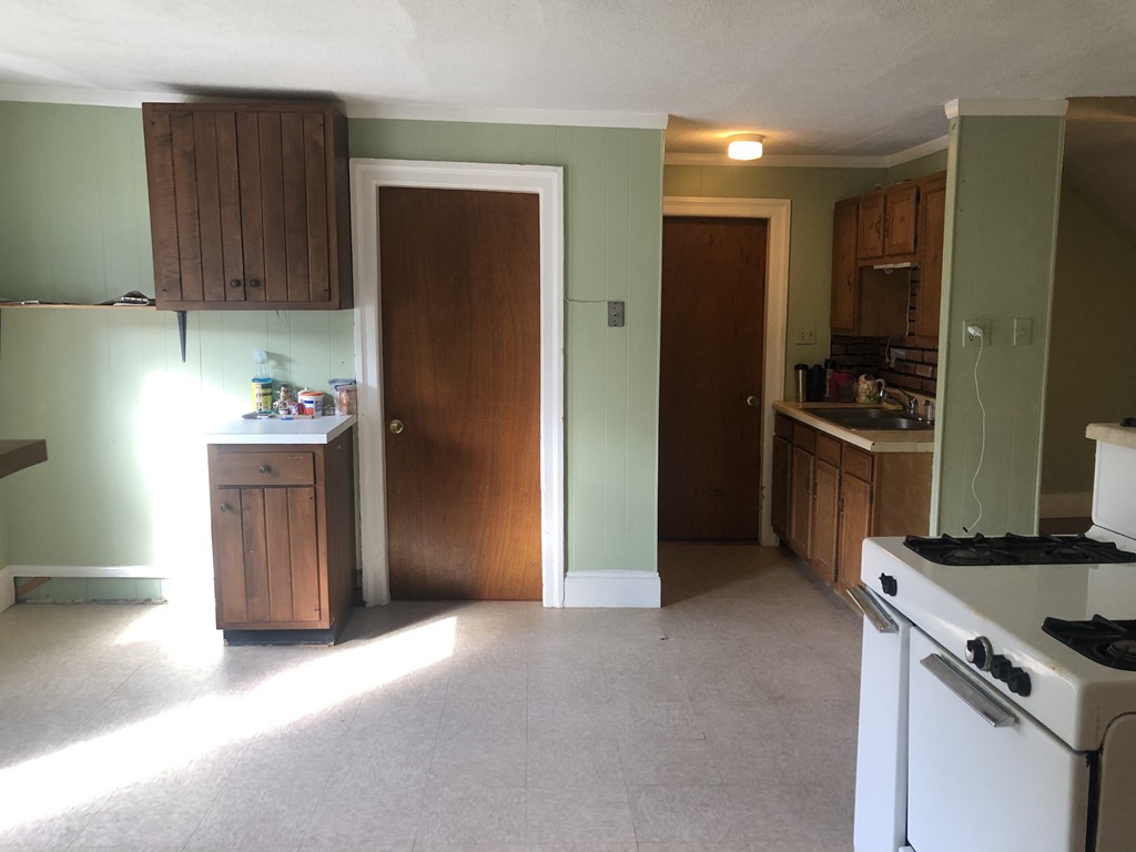 22 Falmouth Street Worcester, MA 01607 - Photo 4 of 19 Gallery Image 4