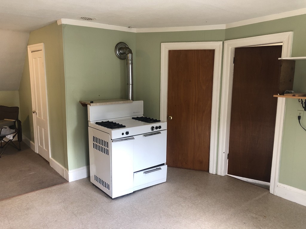 22 Falmouth Street Worcester, MA 01607 - Photo 8 of 19 Gallery Image 8