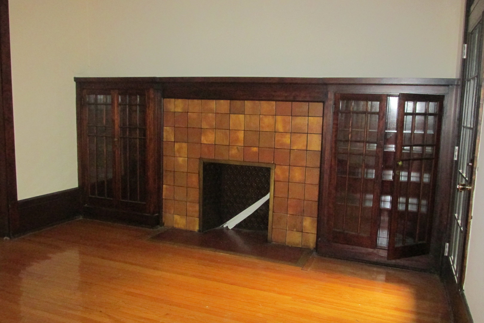 1367 East 56th Street, Unit 2 Chicago, IL 60637 - Photo 3 of 8 an empty room with a fireplace