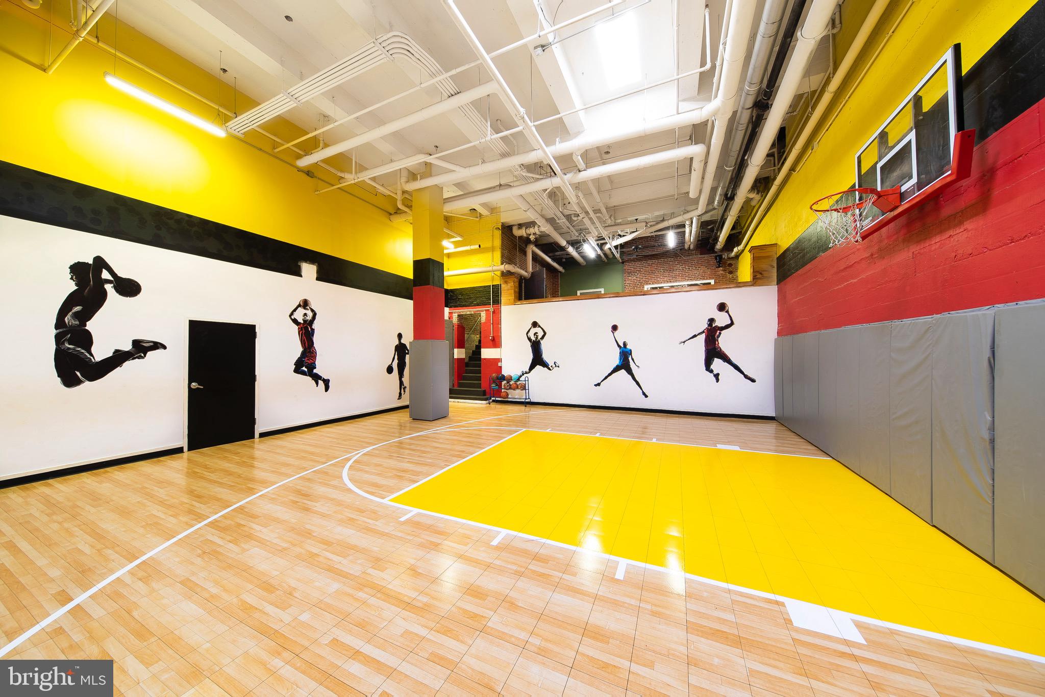 301 North Charles Street, Unit 1BR Baltimore, MD 21202 - Photo 32 of 48 a view of a indoor swimming pool