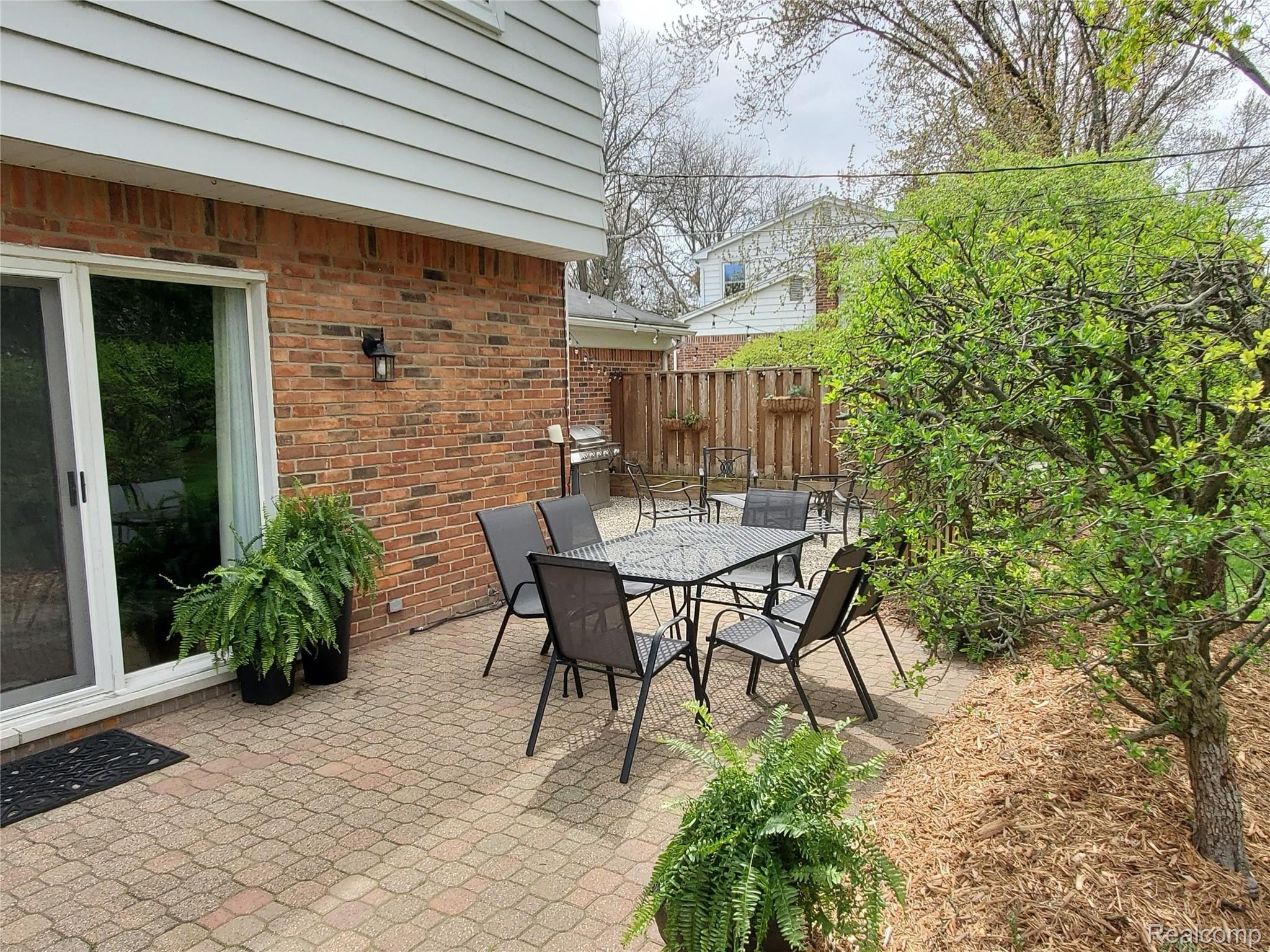 1871 Fair Oak Court Rochester, MI 48309 - Photo 25 of 25 Patio 4.jpg
