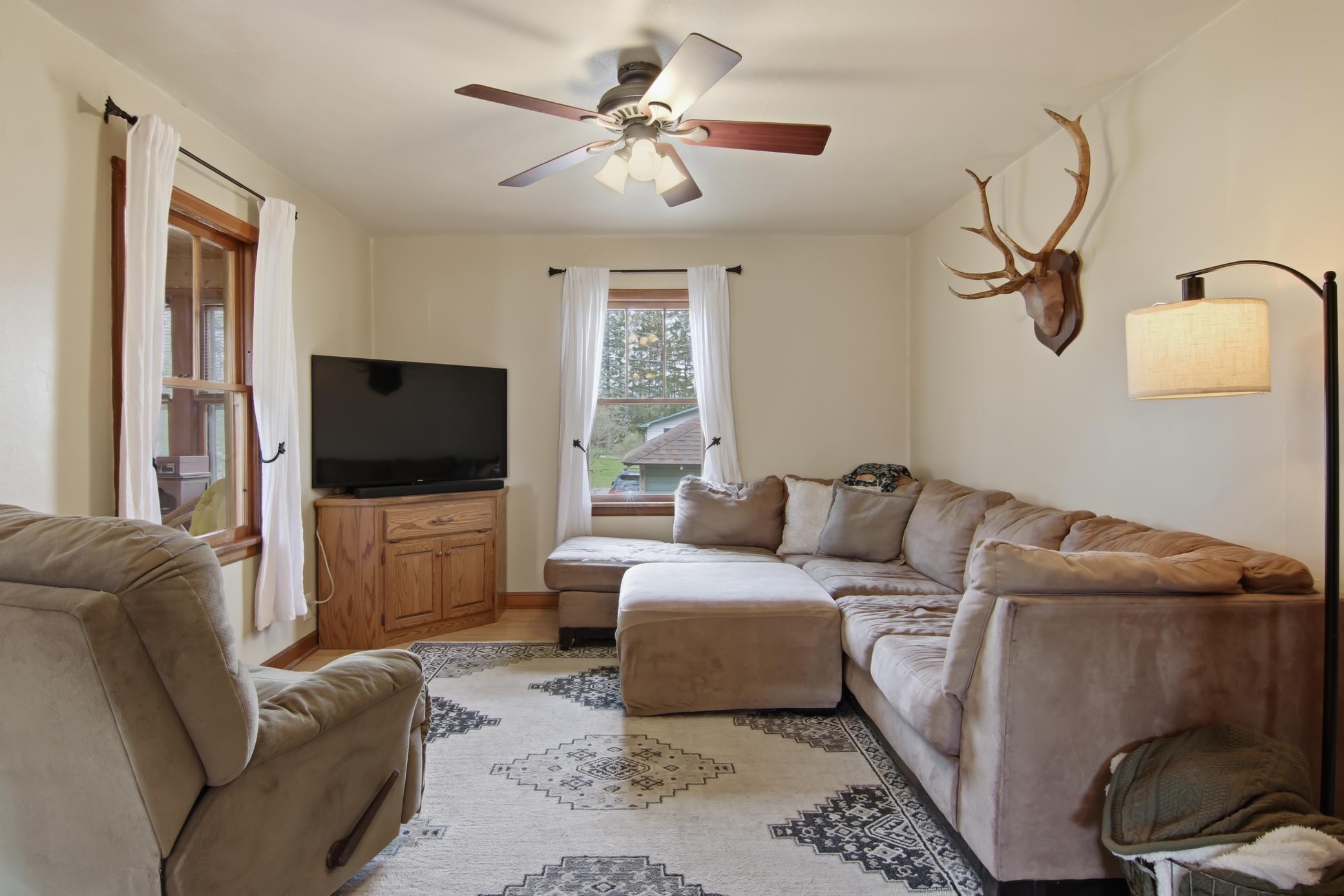 908 Franklin Street Spooner, WI 54801 - Photo 4 of 37