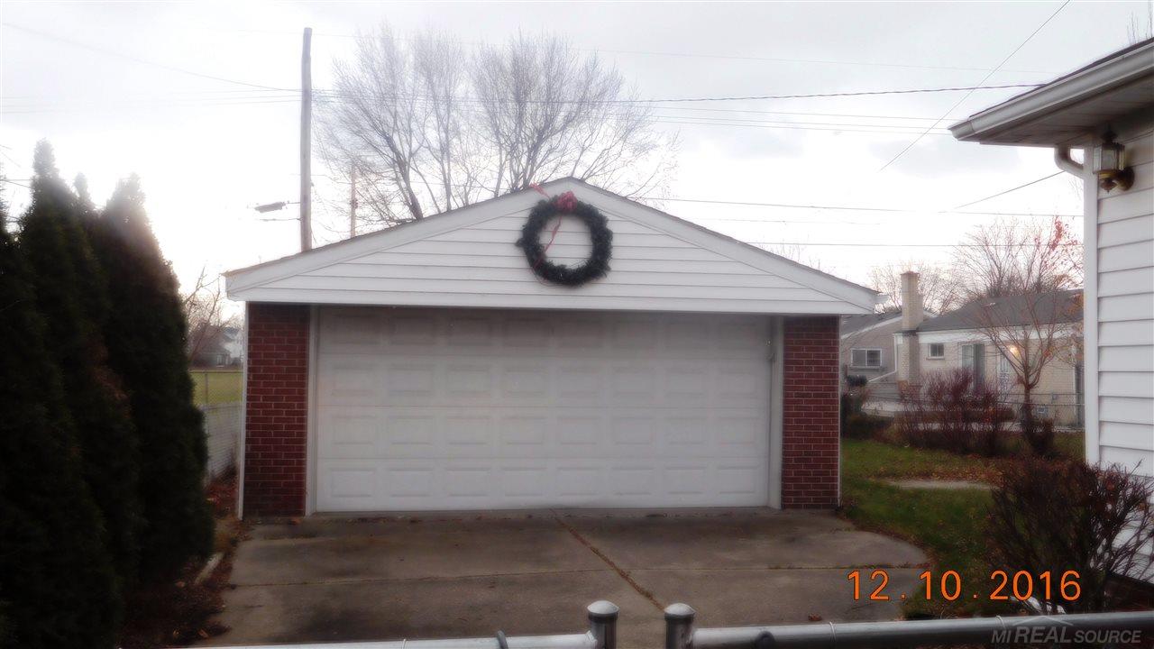 15026 Stephens Eastpointe, MI 48021 - Photo 2 of 30