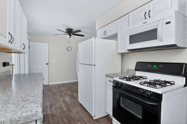 $279,900 | 86 Circle Drive East, Montgomery, IL 60538