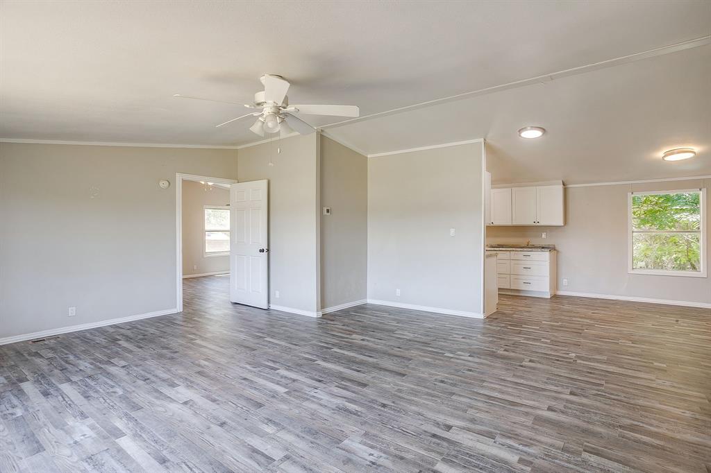 178 Valley Lake Lane Springtown, TX 76082 - Photo 7 of 33