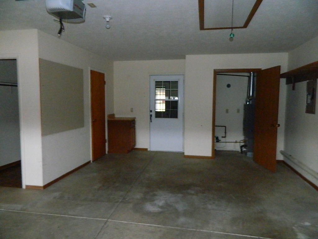 1144 Armsgate Road Springfield, OH 45503 - Photo 9 of 17 Gallery Image 9