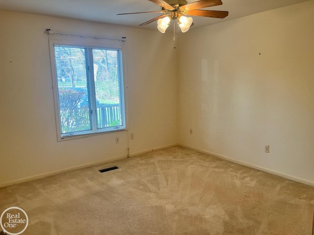 1935 North River Road St. Clair, MI 48079 - Photo 10 of 28 50160630-ed4a2d18-ea97-4662-a927-fb5586d4a62c.JPG