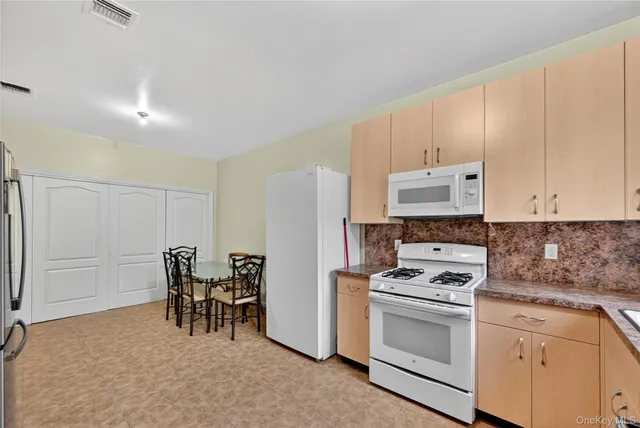 $599,000 | 4 Toltchav Way, Unit 102, Monroe, NY 10950