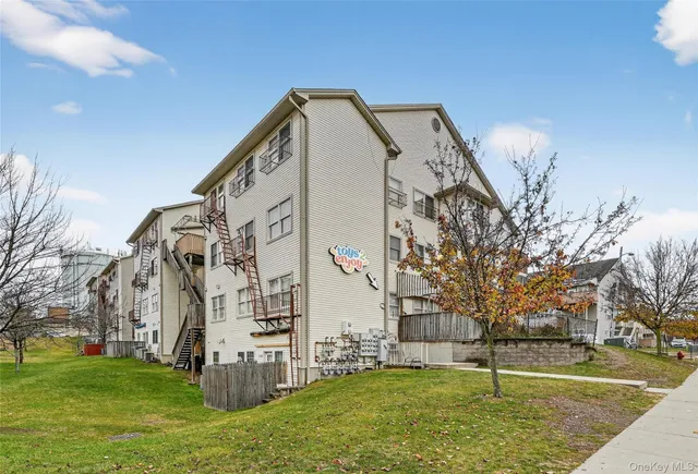 $599,000 | 4 Toltchav Way, Unit 102, Monroe, NY 10950