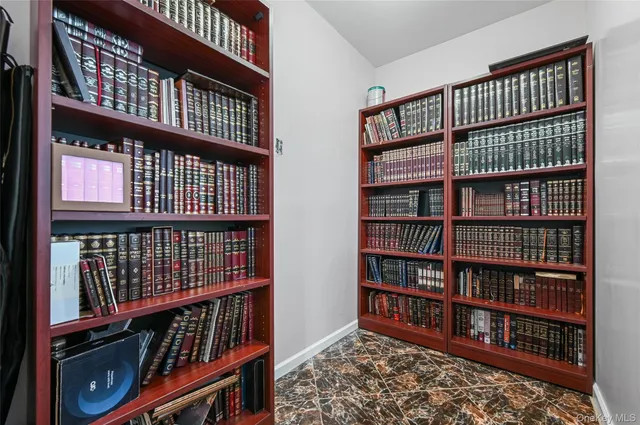 $599,000 | 4 Toltchav Way, Unit 102, Monroe, NY 10950