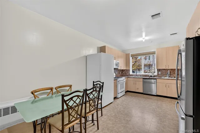 $599,000 | 4 Toltchav Way, Unit 102, Monroe, NY 10950