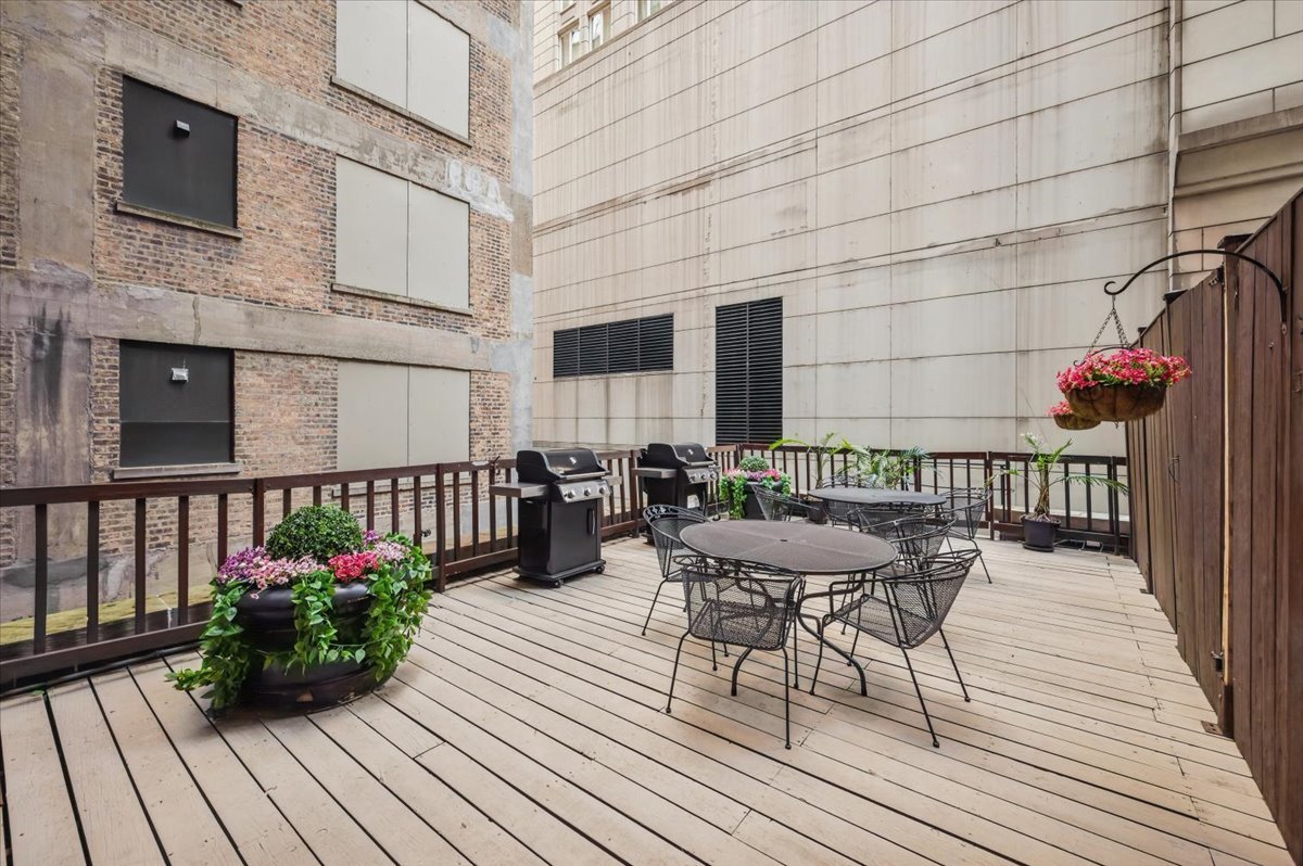 40 East Delaware Place, Unit 705 Chicago, IL 60611 - Photo 16 of 16