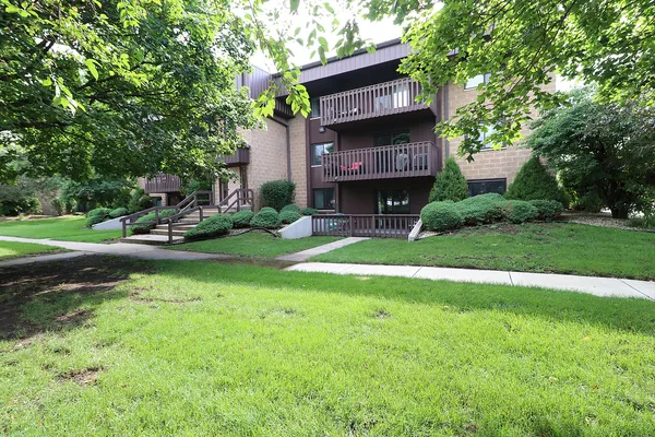 $180,000 | 101 Caterpillar Drive, Unit 1B, Joliet, IL 60435
