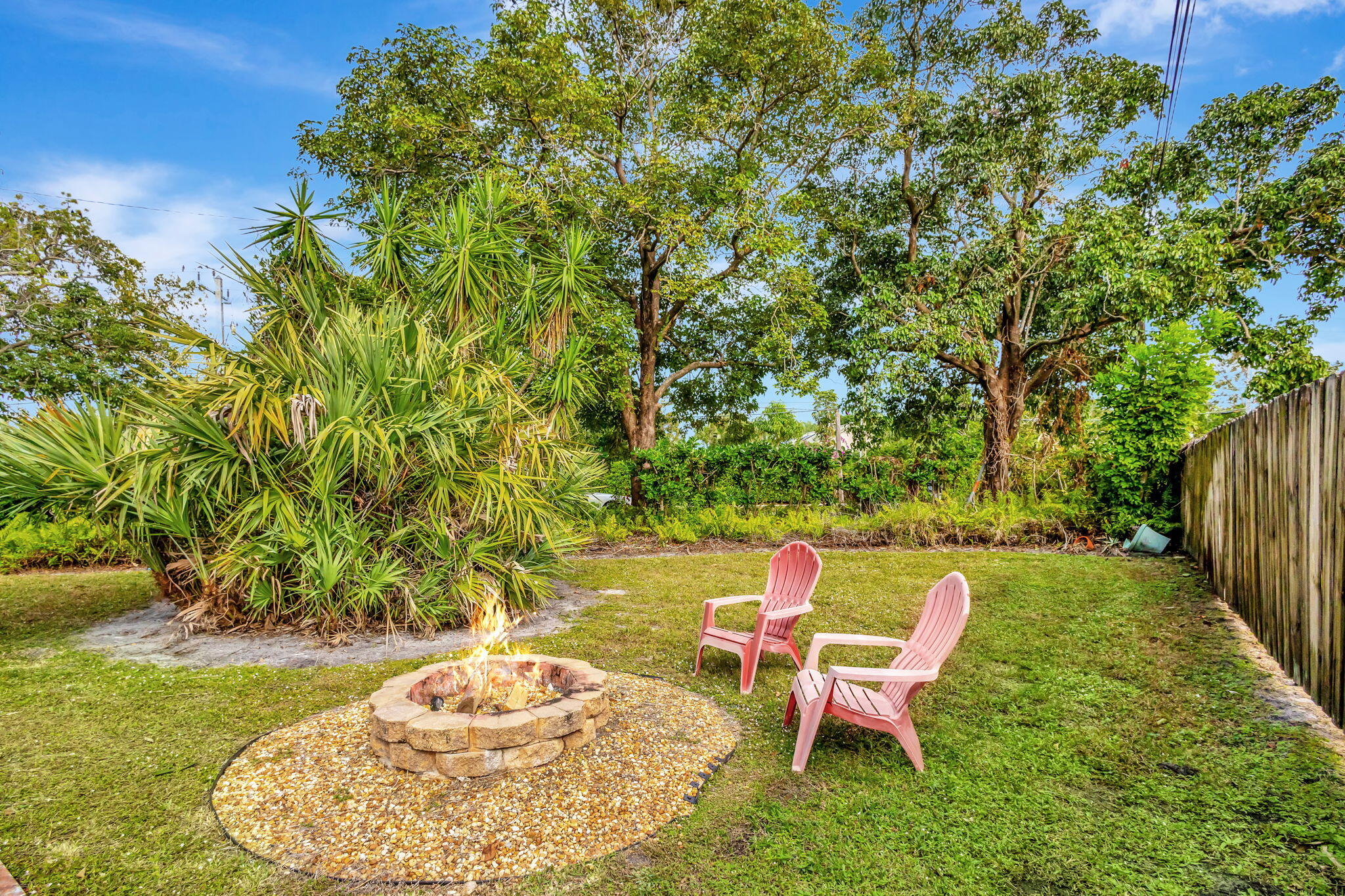 9506 Southeast River Terrace Jupiter, FL 33469 - Photo 18 of 28 Side/Rear Yard