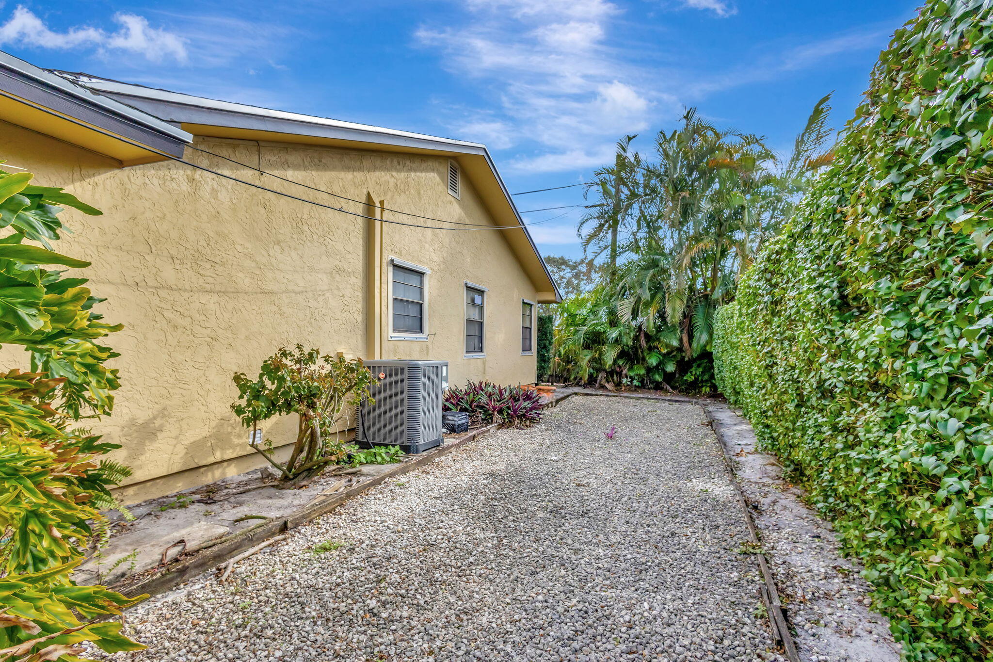 9506 Southeast River Terrace Jupiter, FL 33469 - Photo 4 of 28 Boat/RV Parking