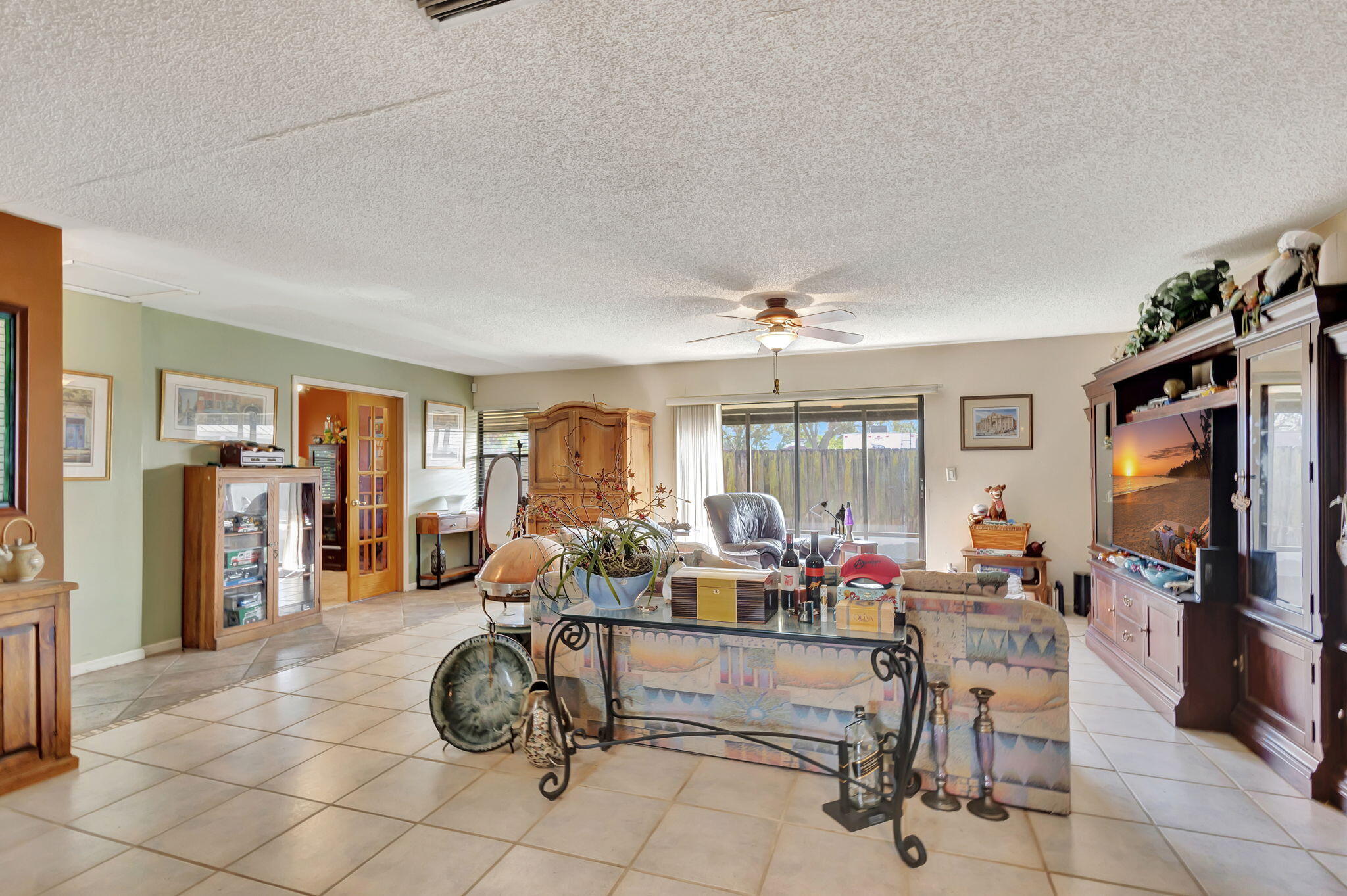 9506 Southeast River Terrace Jupiter, FL 33469 - Photo 8 of 28 Living Room