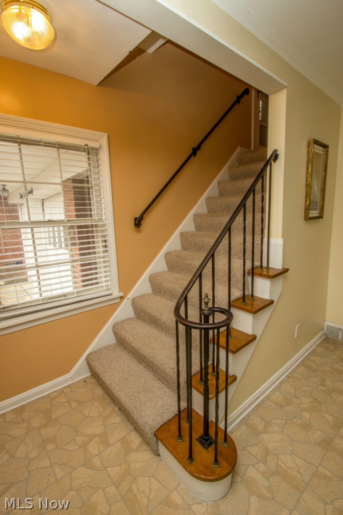 3570 Woodridge Road Cleveland Heights, OH 44121 - Photo 10 of 24 Wooden blinds throughout.